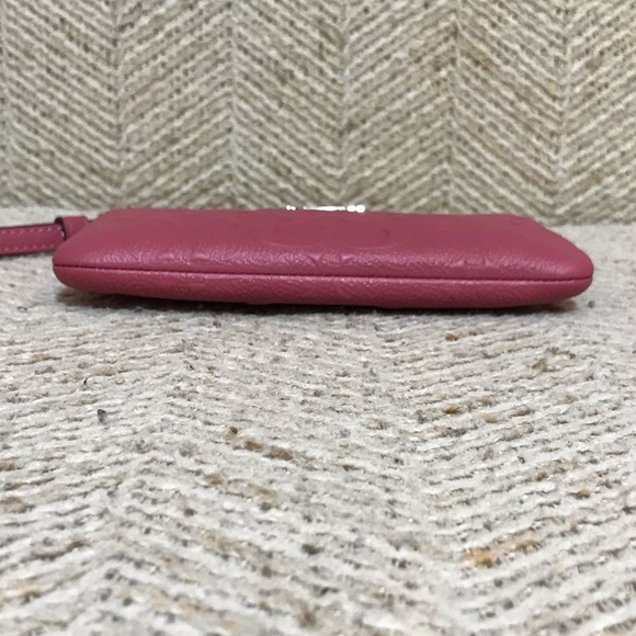 πCoach Leather βCβ Design Wristletπ - Picture 5 of 8